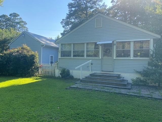 1st image of 580 Pine Point Dr
