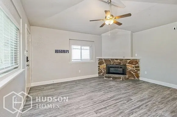 3 bed, 2.0 bath, 1564 sqft, $1,849 — Photo 3