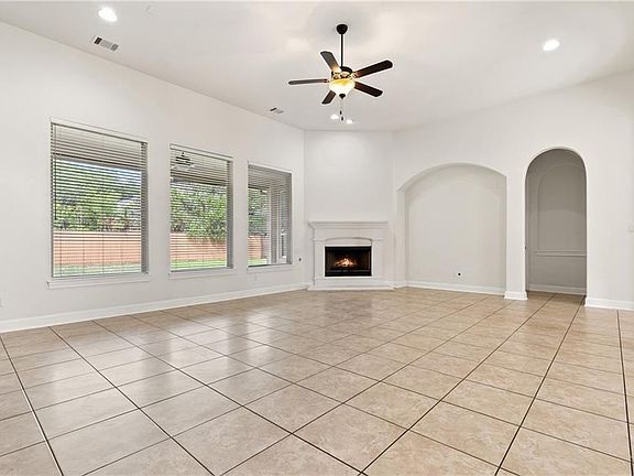 5th image of 217 Lake Como Dr