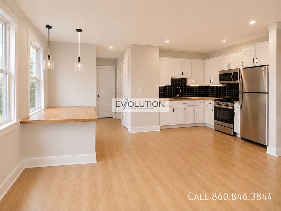 1st image of 906 Park St #2W
