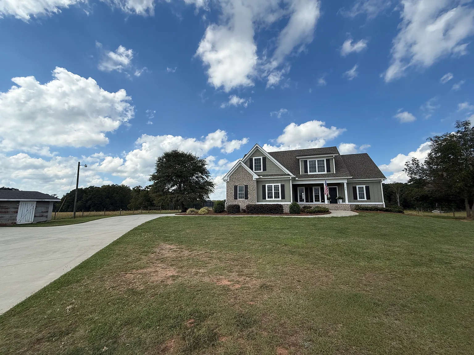 5 bed, 2370 sqft, $3,200 — Photo 1