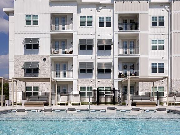 3rd image of 8910 College Pointe Ct #1-110