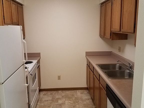 2nd image of 1000-1054 W Side Dr #106