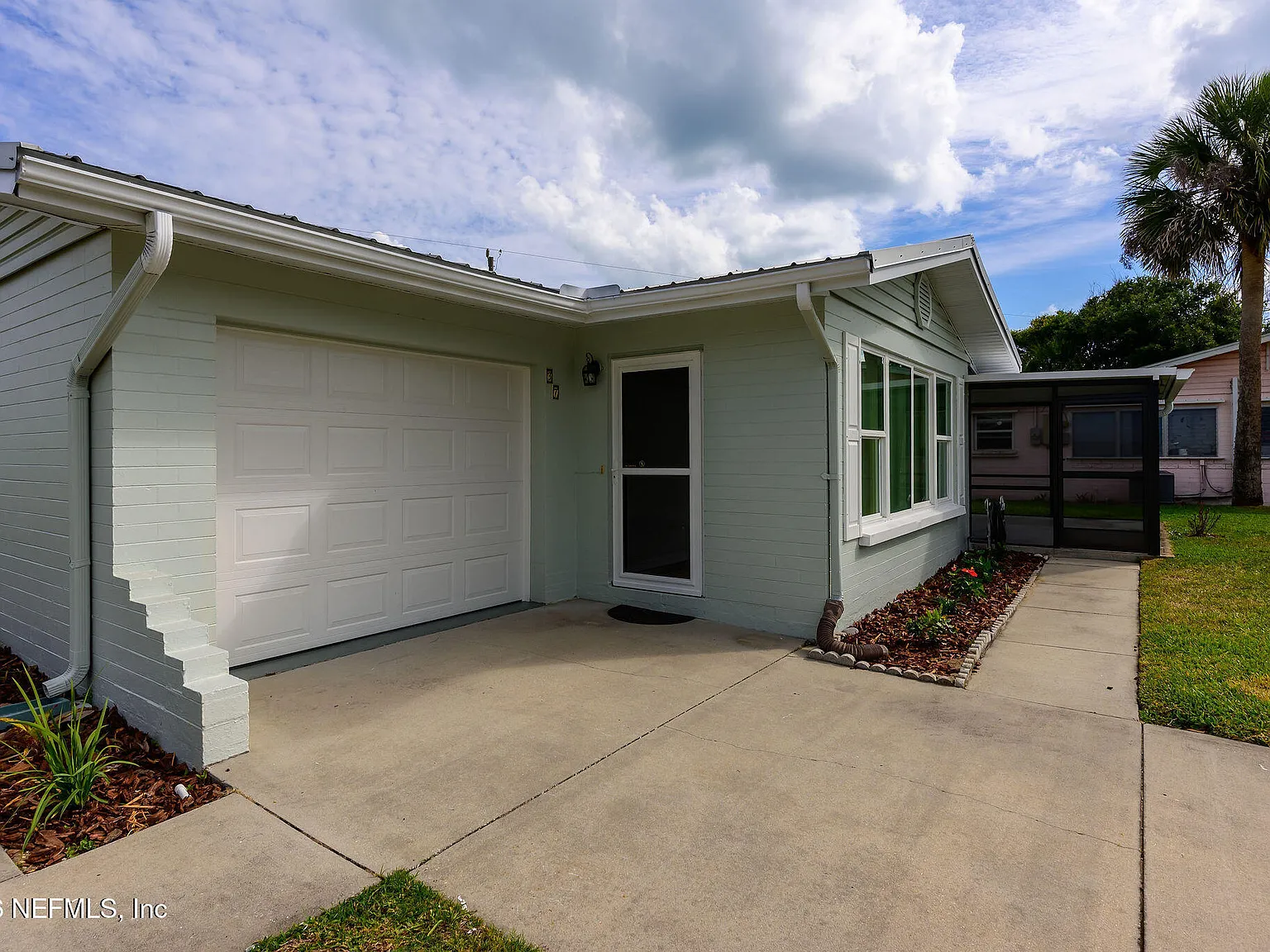 2 bed, 1.5 bath, 1237 sqft, $2,300 — Photo 3