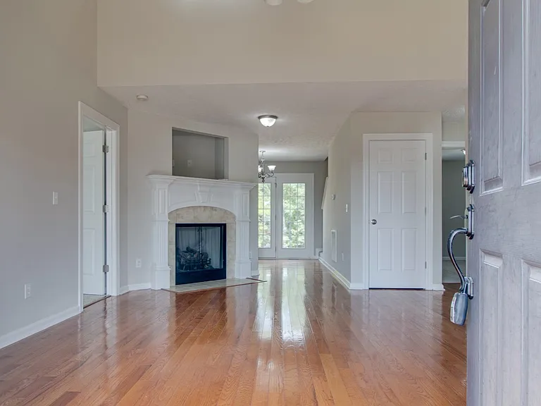 4910 Court Dr — Photo 8