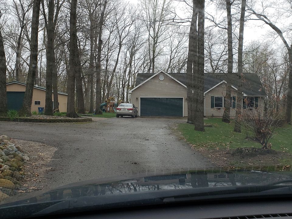 Front view going up drive