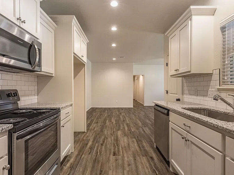 421 Chalk Hill Ct — Photo 4