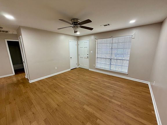 4th image of 704 Candler Ave #A