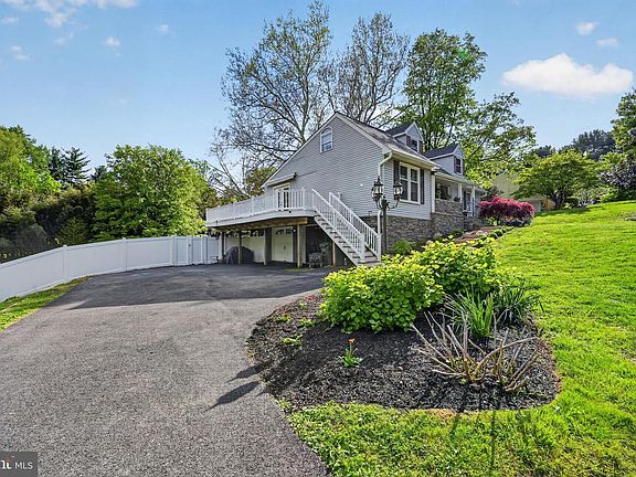 4th image of 134 Galloping Hill Rd