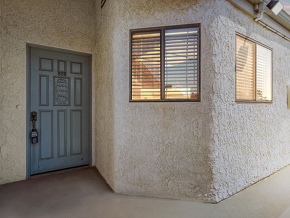 3rd image of 605 Island View Cir