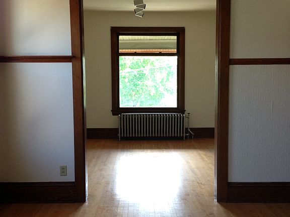 3rd image of 216 Ann St