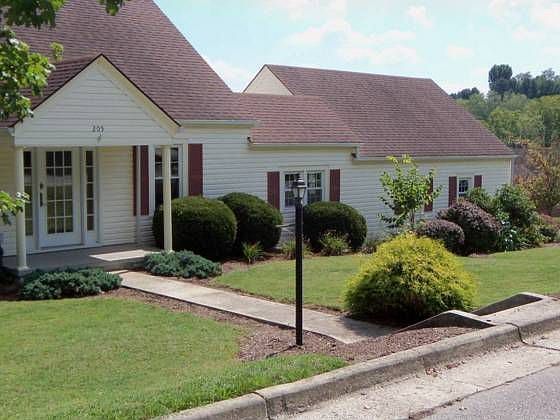 1st image of 110 Carrington Ln