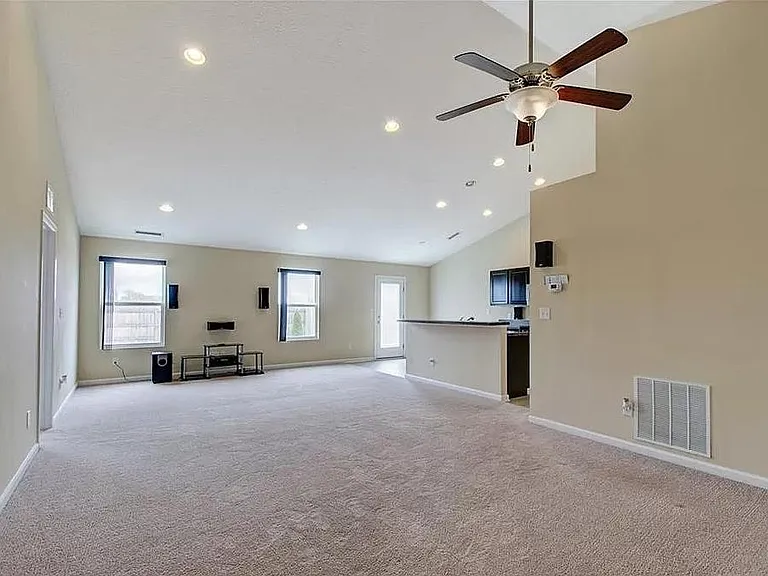 Lakecrest Dr — Photo 14