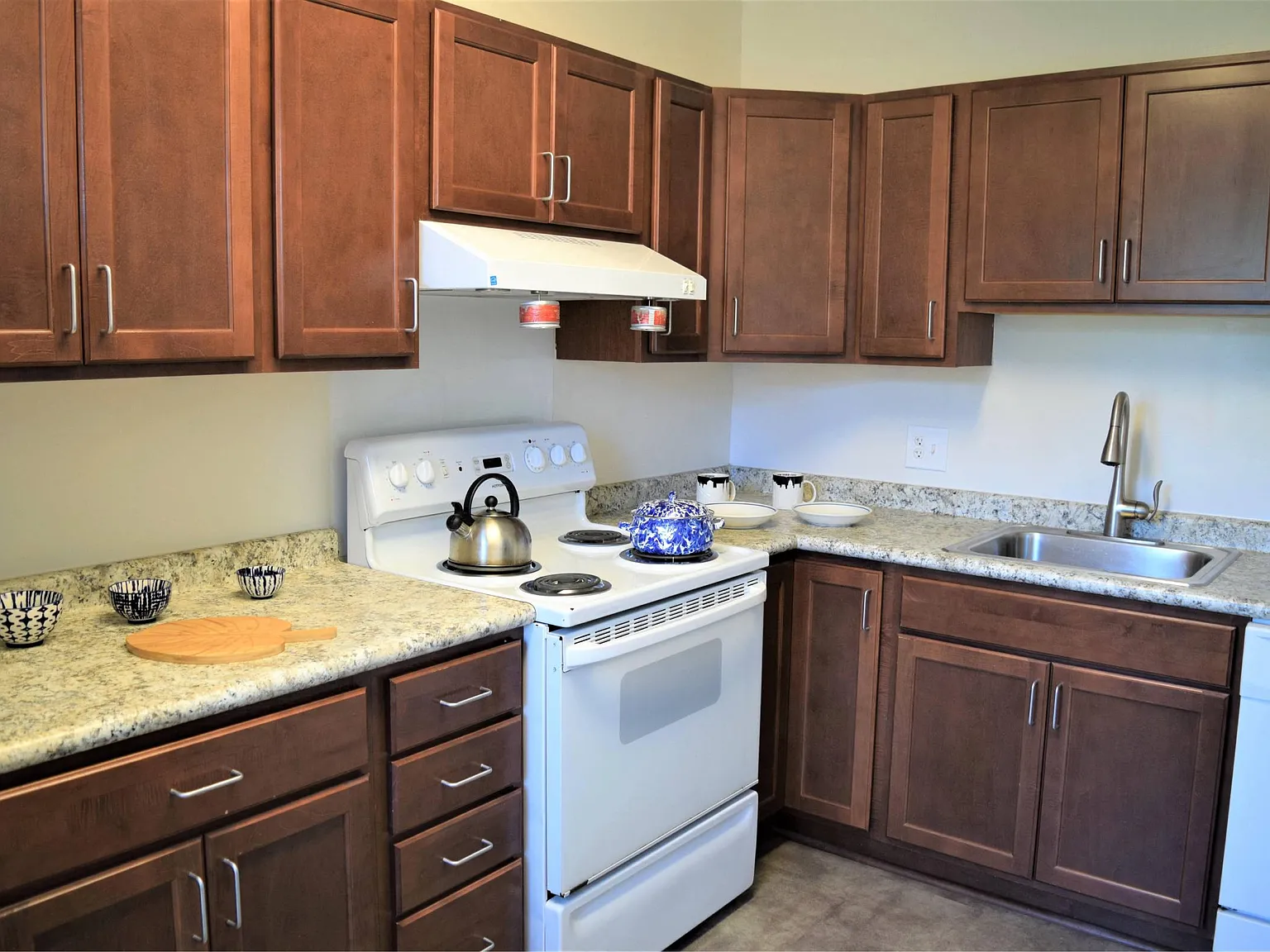 Colonial Village West — Photo 3