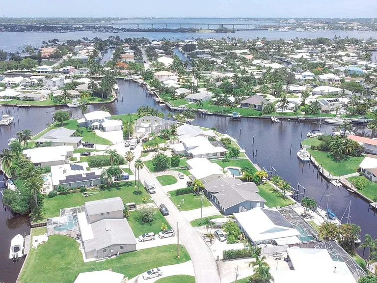 1694 SW Boatswain Pl — Photo 10