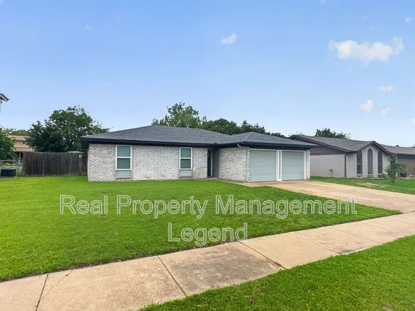 109 N Heights Dr, Crowley, TX 76036