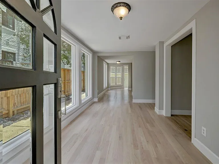 3605 Plumb St — Photo 3