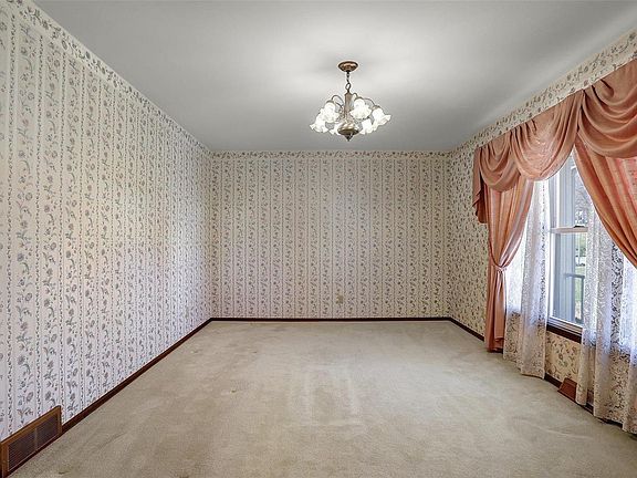 3rd image of 1000 Karen Ln