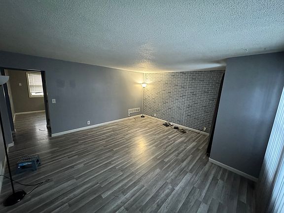 2nd image of 210 Hawley St S #2
