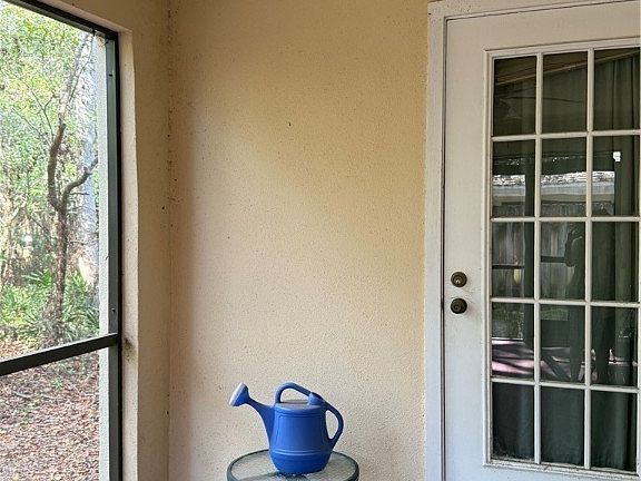 5th image of 32 Dogwood Dr