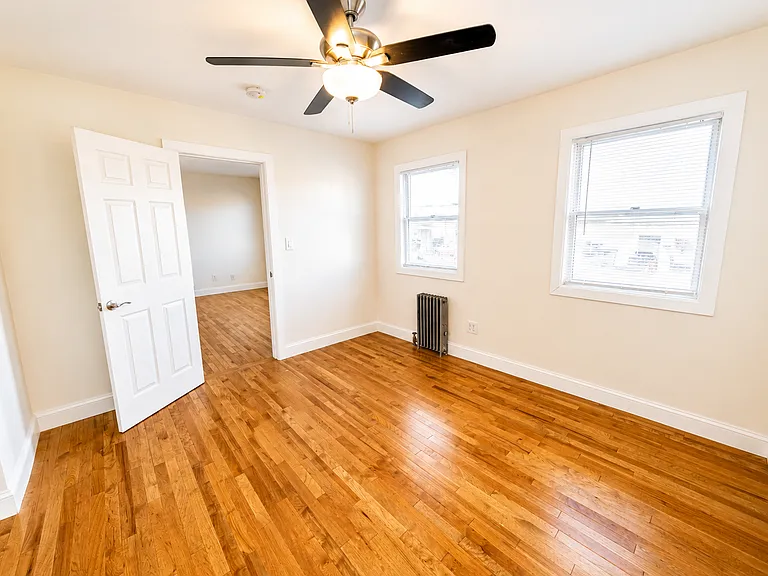 25-26 Hoyt Ave S #4 — Photo 7