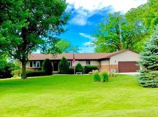 12250 Twin Oaks Ct, Sycamore, IL 60178