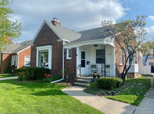 1797 Allard Ave, Grosse Pointe Woods, MI 48236