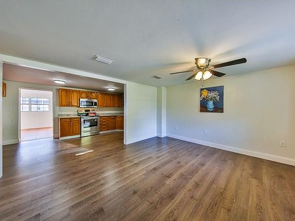 3rd image of 5764 Wingate Dr