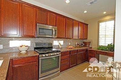 4th image of 52398 Hawthorn Ct