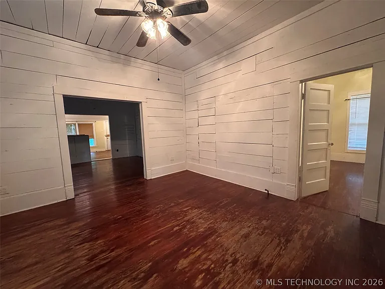 709 N 6th Ave — Photo 4