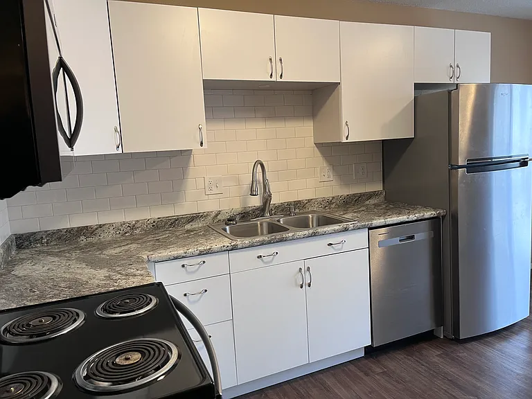 704 W Bailey St — Photo 1