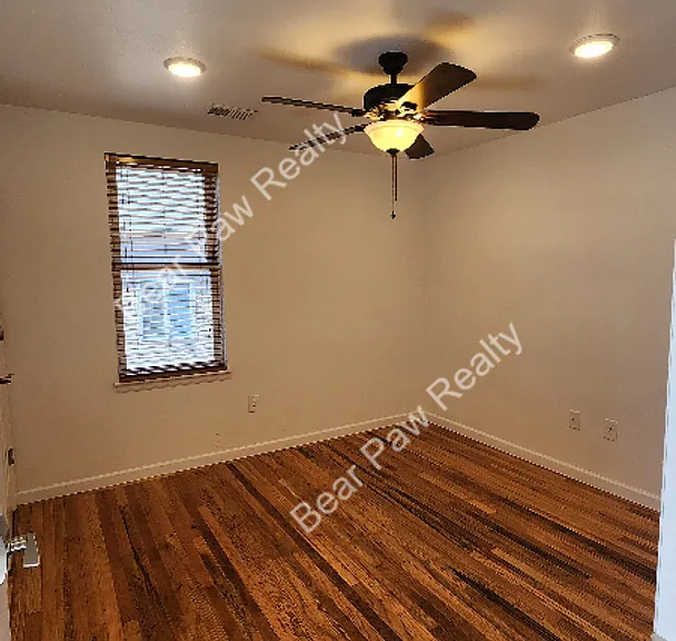 1007 W 29th St — Photo 14