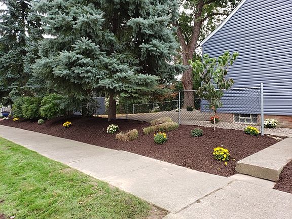 4th image of 1291 Iroquois Ave