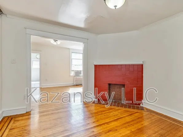 6737 N Lawrence St, Philadelphia, PA 19126