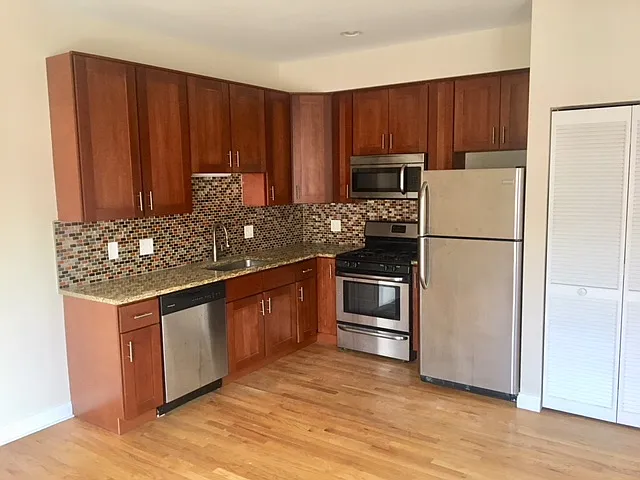 Washington 2120 W - 203 — Photo 1