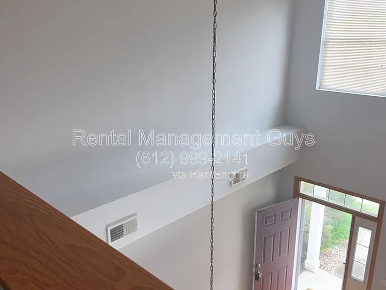 1013 Newport Ave — Photo 4