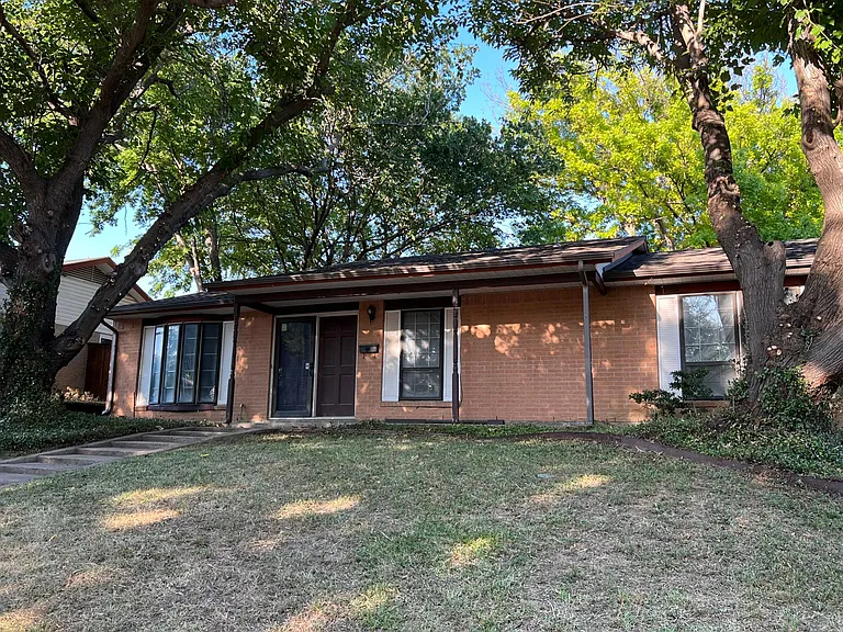 1114 Denmark Dr — Photo 6