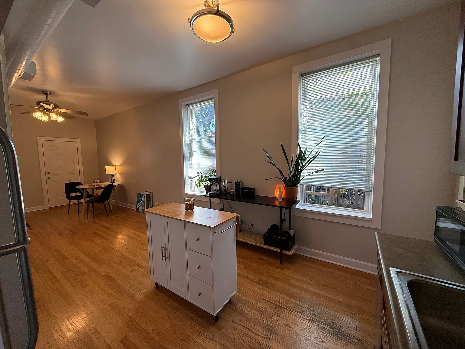 2 bed, 800 sqft, $2,030 — Photo 3