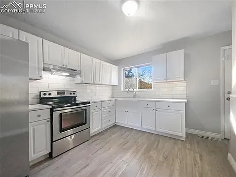 2423 Camelot Ct — Photo 9
