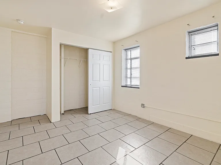 Collins Terrace Apartments — Photo 9