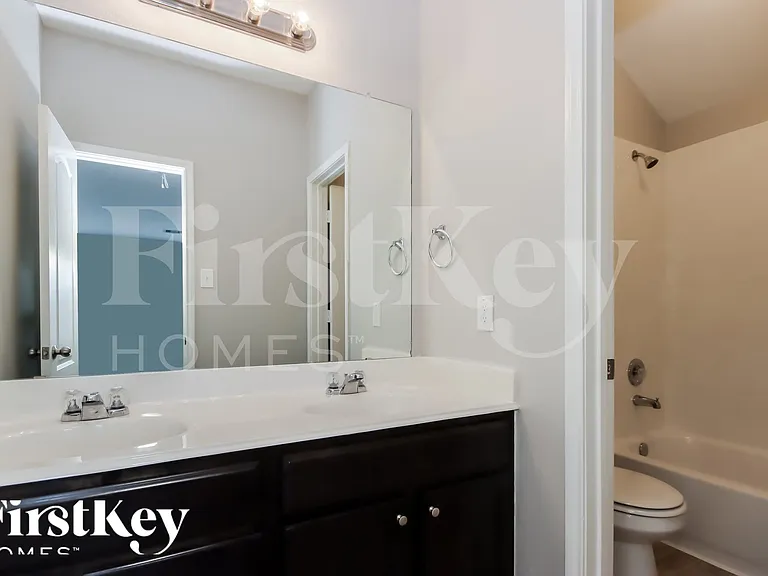 2526 Cold River Dr — Photo 13
