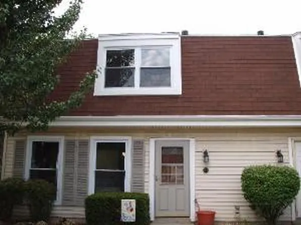 21U Fernwood Dr, Bolingbrook, IL 60440