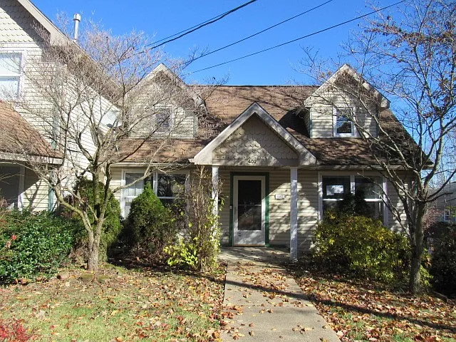 402 Meadow Ave photo 1