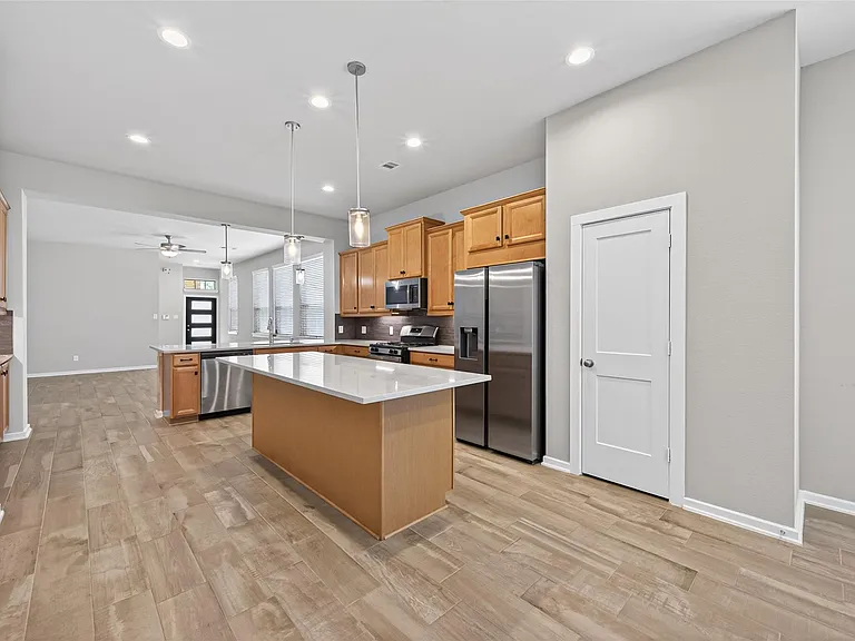 516 Shine Ct — Photo 17