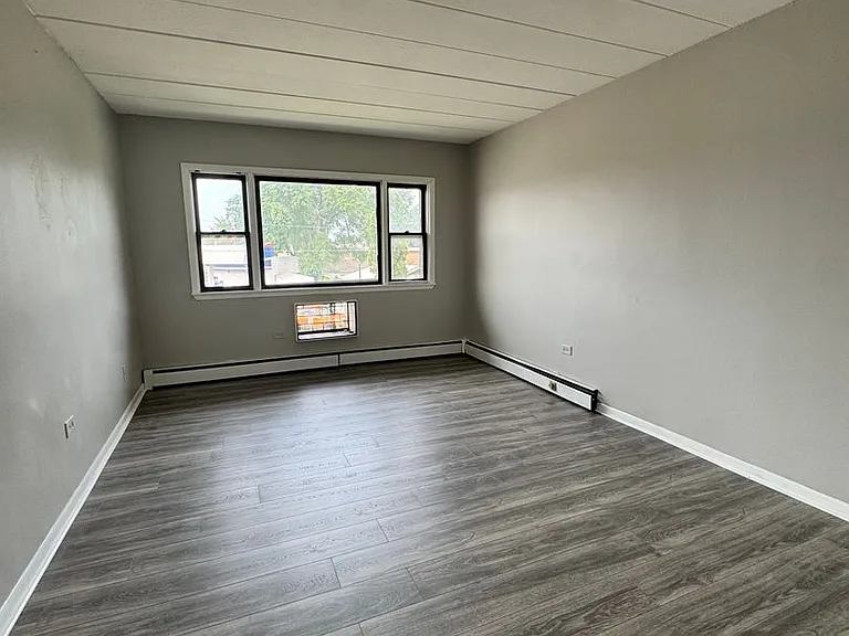 33rd Ave Apartments — Photo 5