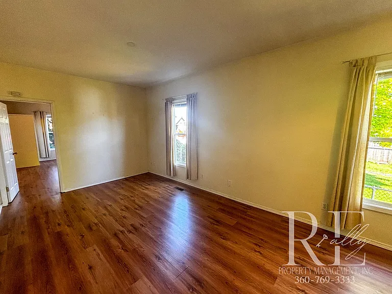 1215B Burwell St — Photo 15