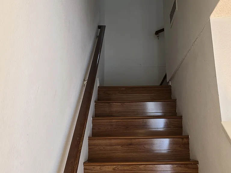 1049 Linden Ave #7 — Photo 9