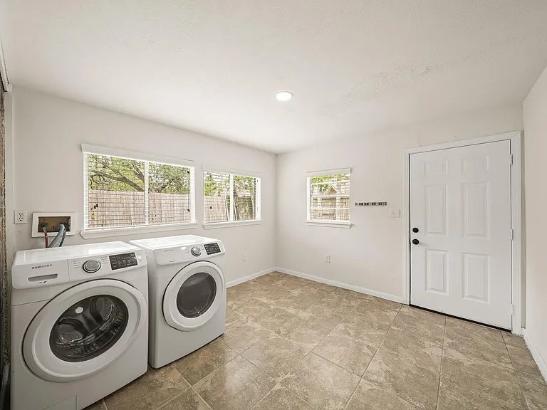6711 Pickett Dr — Photo 13