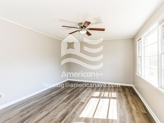 716080_003_living_room_3.jpg