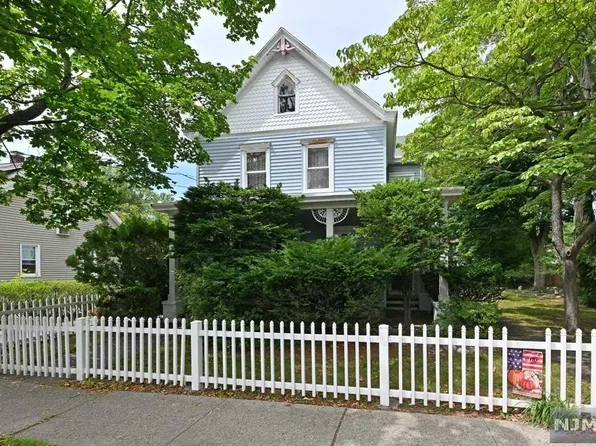 35 Darlington Ave, Ramsey, NJ 07446